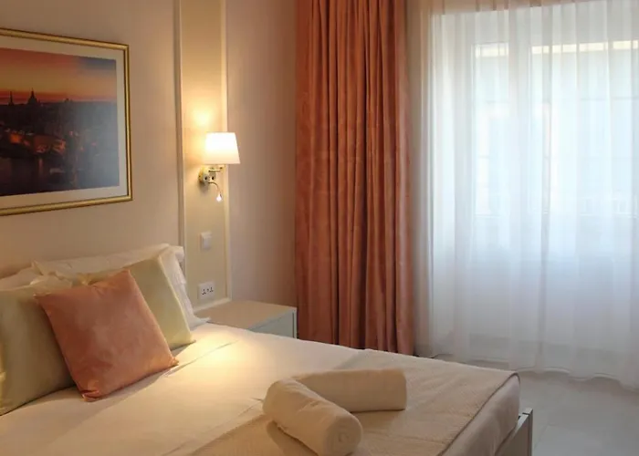 8 North By Petit Chic