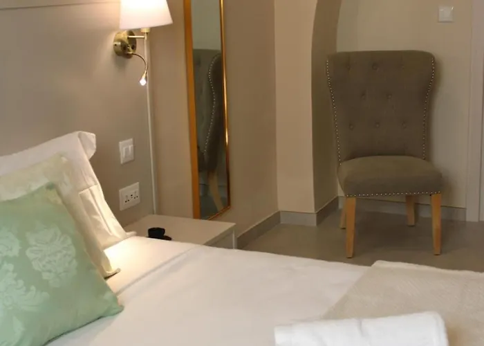 8 North By Petit Chic *