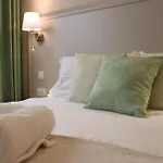 8 North By Petit Chic
