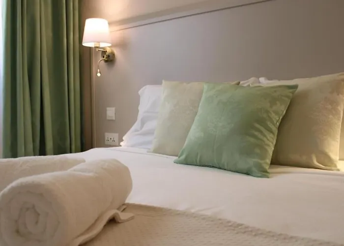 8 North By Petit Chic