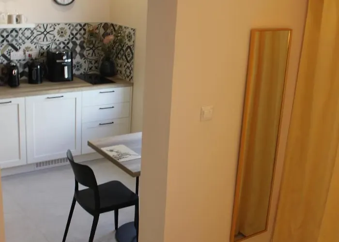 8 North By Petit Chic *